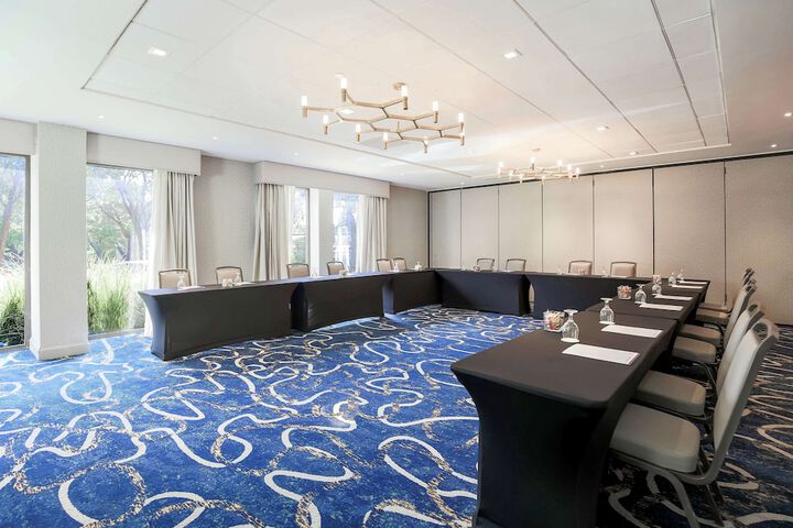 DoubleTree by Hilton Austin - University Area