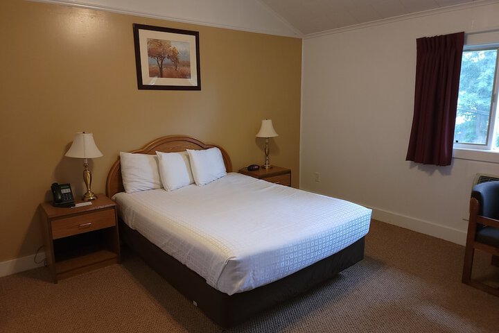 Hickory Grove Motor Inn