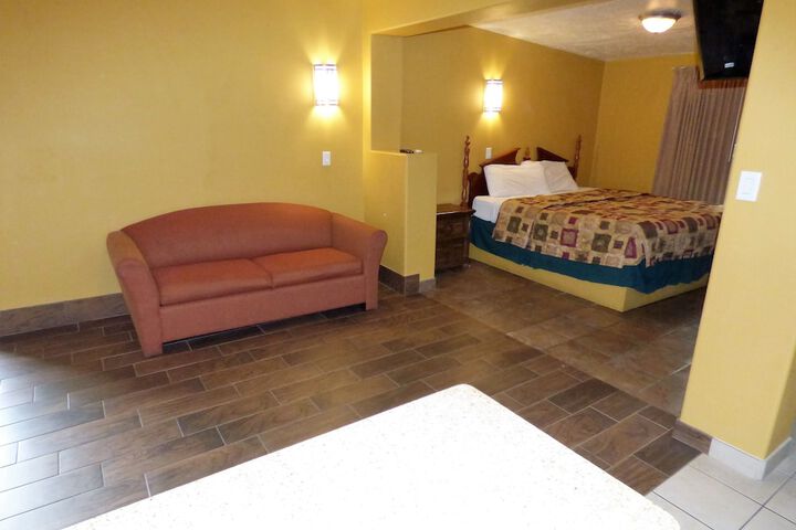 Room 11 of 16