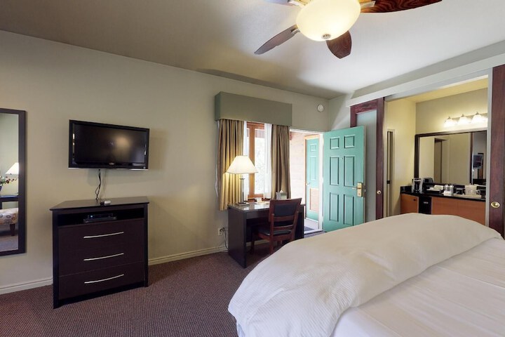 Room 52 of 165