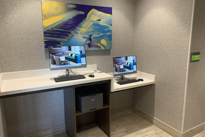 Business Center 39 of 40