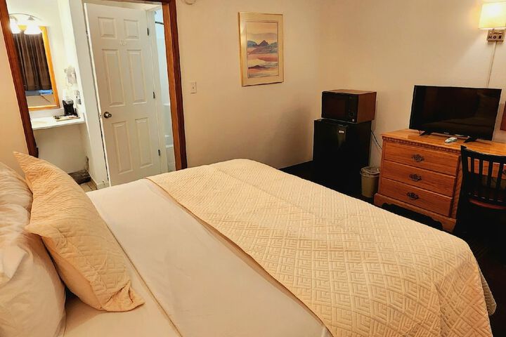 Silver Saddle Motel