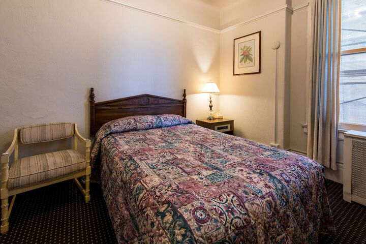 Room 10 of 38