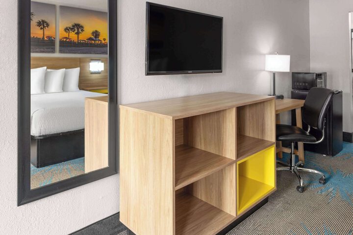 Room 20 of 38