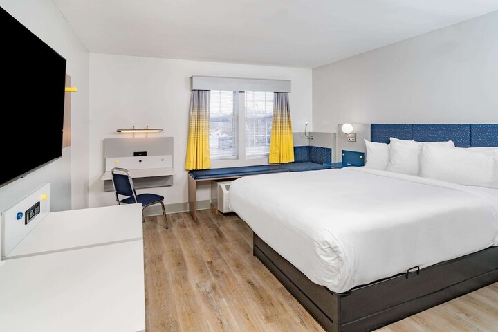 Room 16 of 36