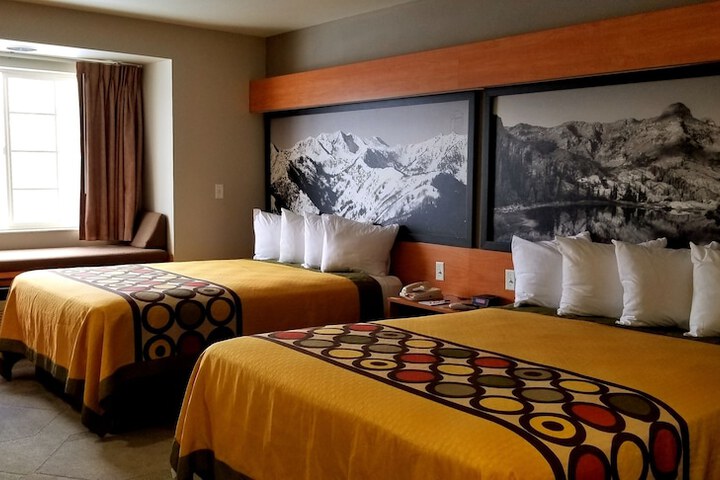 Room 34 of 40
