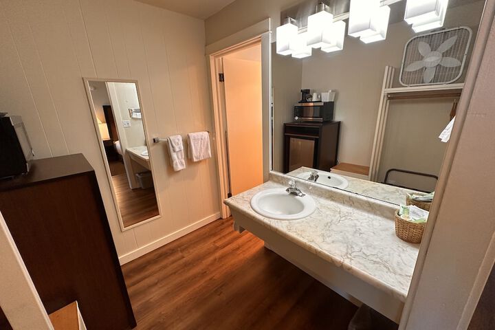 Room 125 of 181