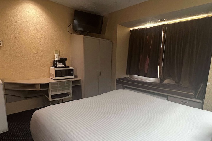 Room 16 of 29