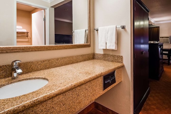 Lompoc Valley Inn and Suites