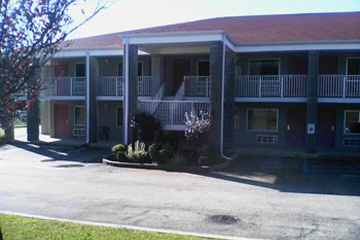 Campton Parkway Inn