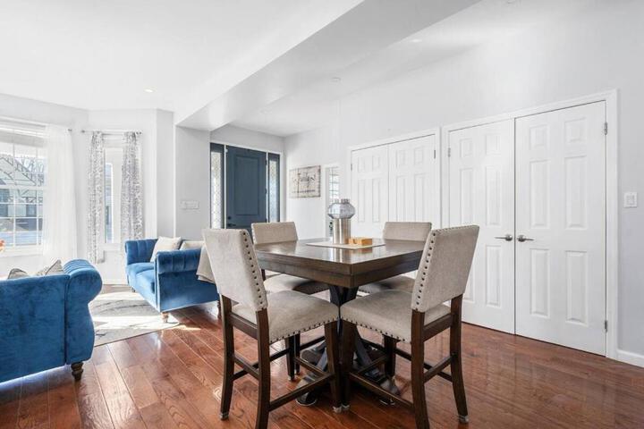 Modern 3 Bed Apt Parking W D