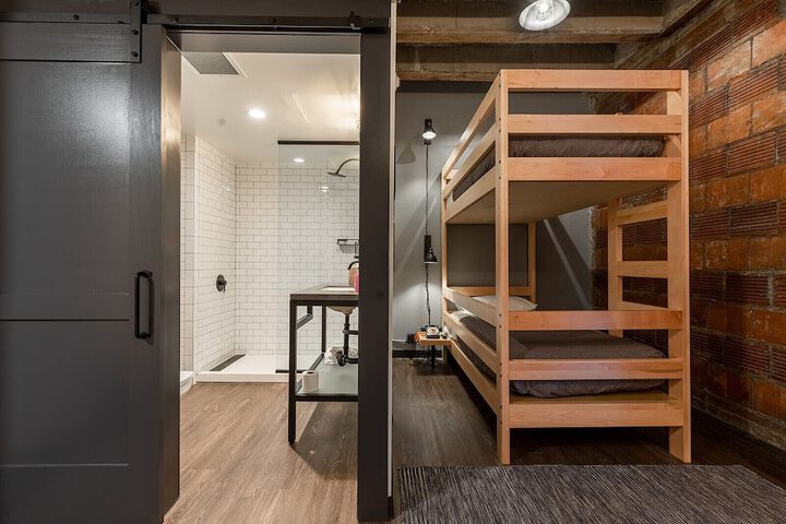Room 17 of 31