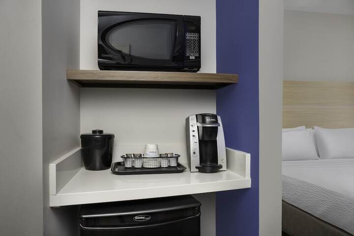 Holiday Inn Express & Suites Pittsburgh North Shore by IHG
