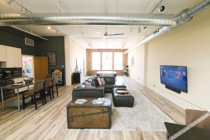 Penthouse Loft in The Heart of Downtown