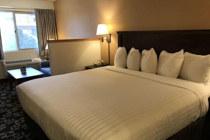 Room 8 of 40