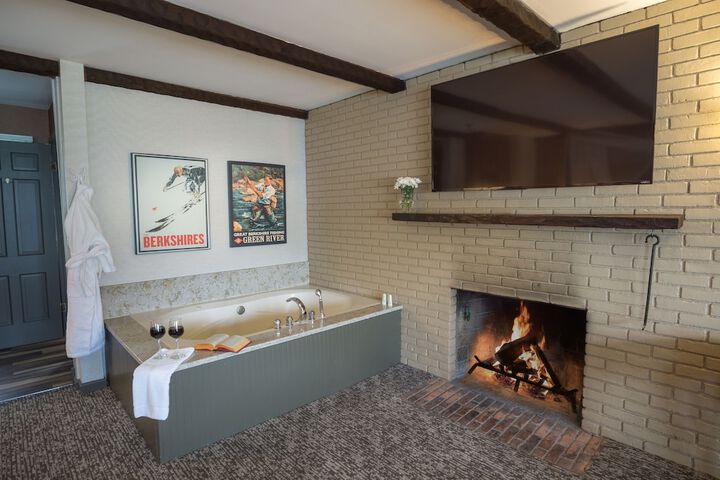 Hot Tub 46 of 49