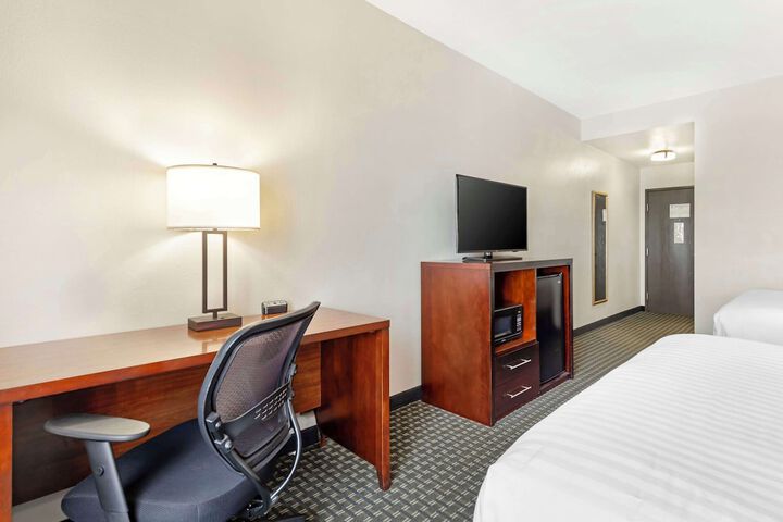 Room 19 of 38
