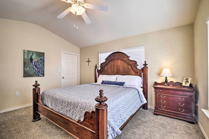 Walk to Lake: Family Gem w / Pool Access in Afton