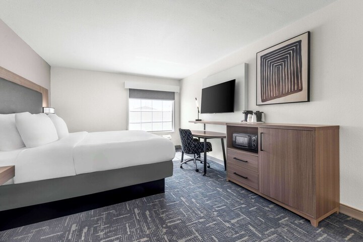 Room 14 of 30