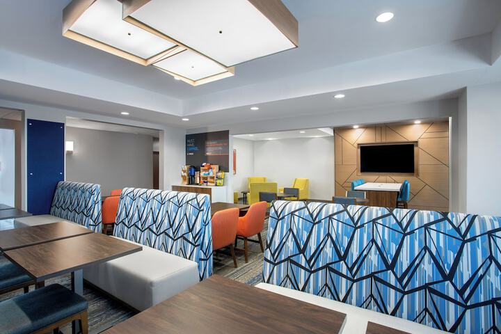 Holiday Inn Express Hotel & Suites Clinton by IHG