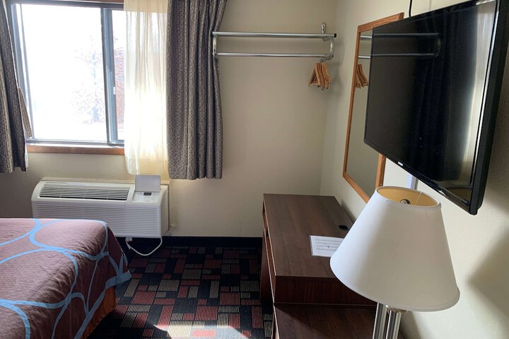 Room 16 of 34