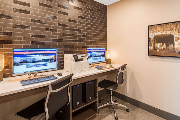 Business Center 26 of 27