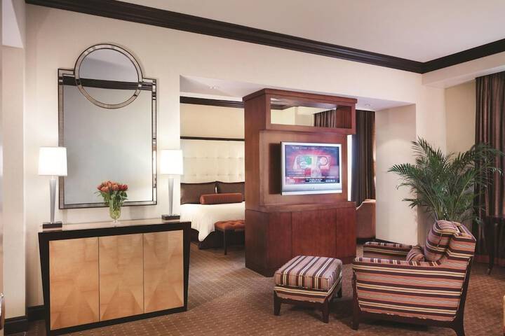 Room 28 of 84
