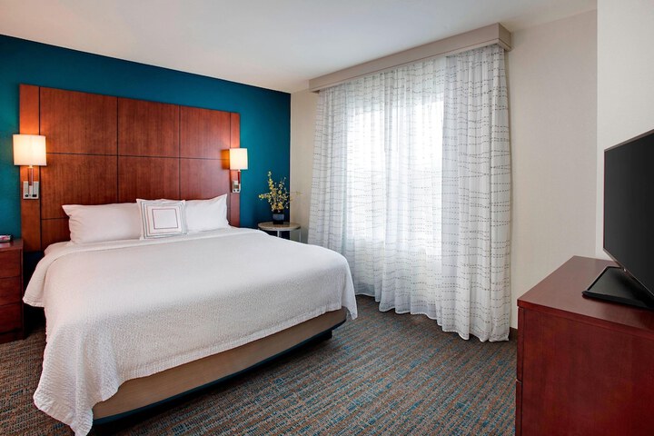 Room 10 of 27
