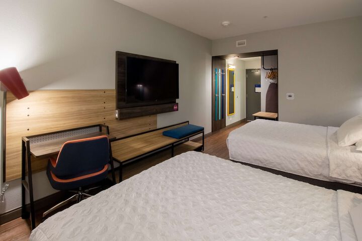Room 25 of 39