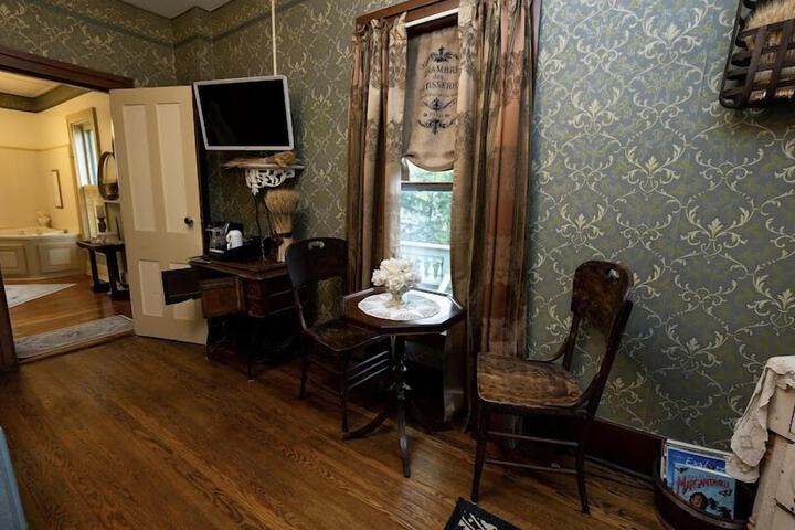 Room 26 of 31