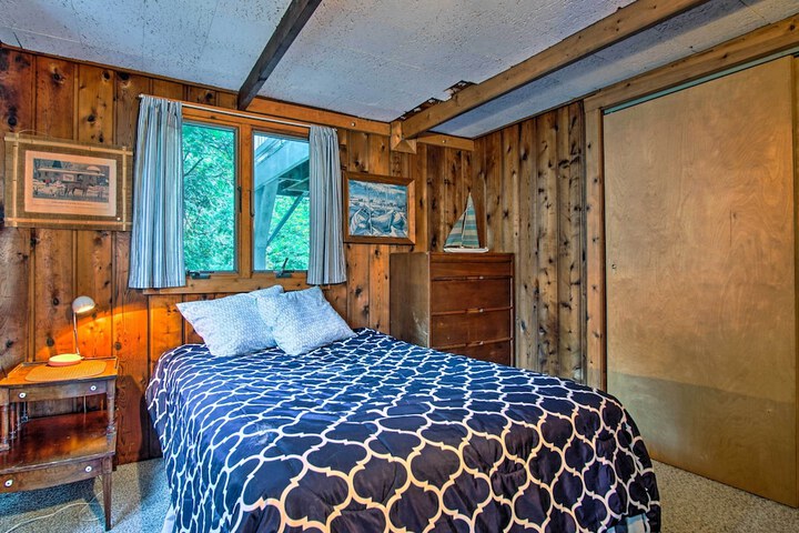 Lakefront Montague Cottage w / Deck & Beach!
