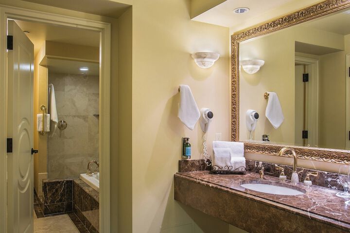 Davenport Hotel Autograph Collection