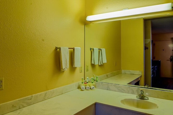 Room 32 of 49