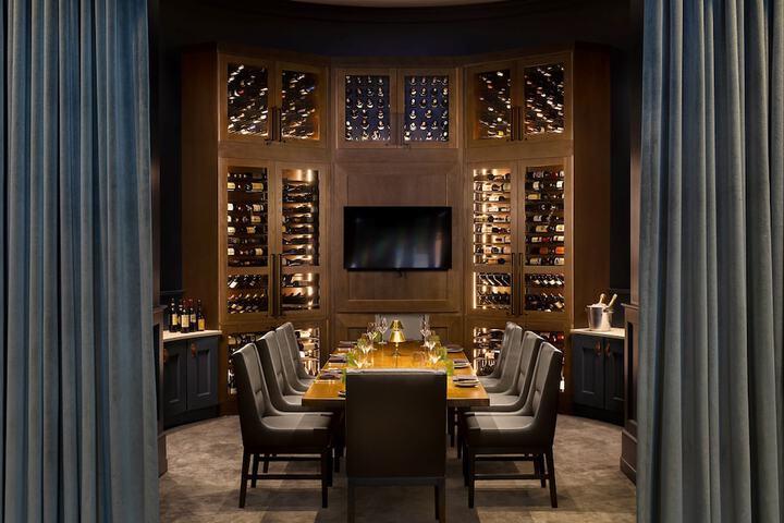 Dining 71 of 100