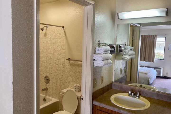 Room 21 of 28
