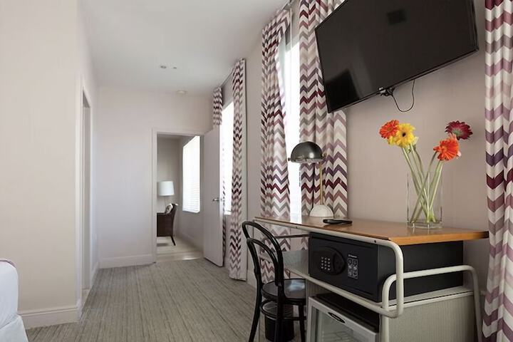 Room 14 of 32