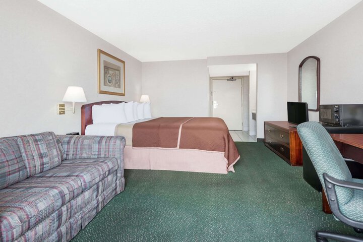 Room 18 of 25