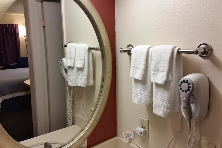 Room 25 of 33