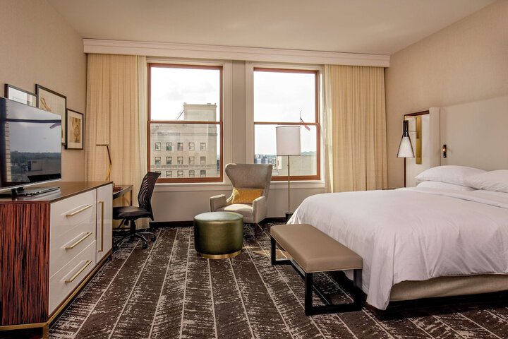 DoubleTree by Hilton Youngstown Downtown