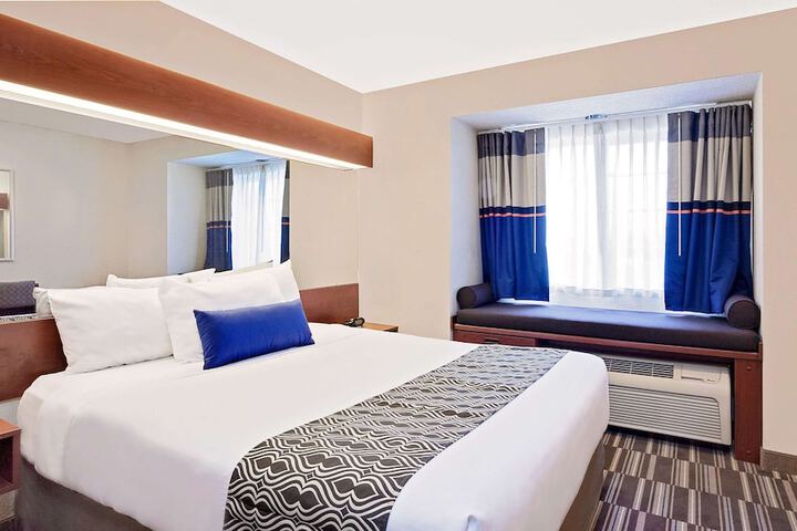Room 10 of 16