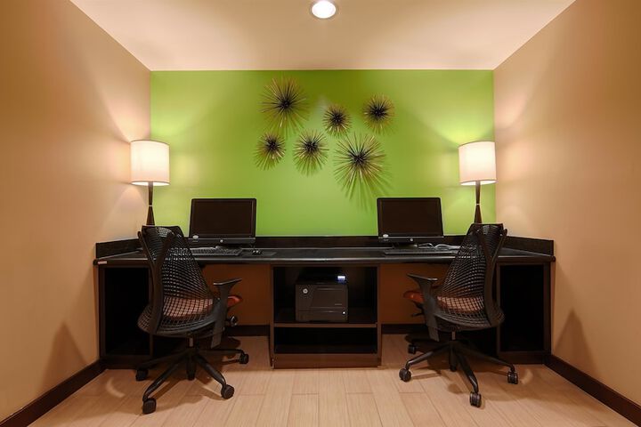 Business Center 21 of 22
