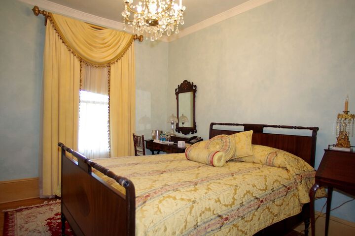 Room 16 of 34