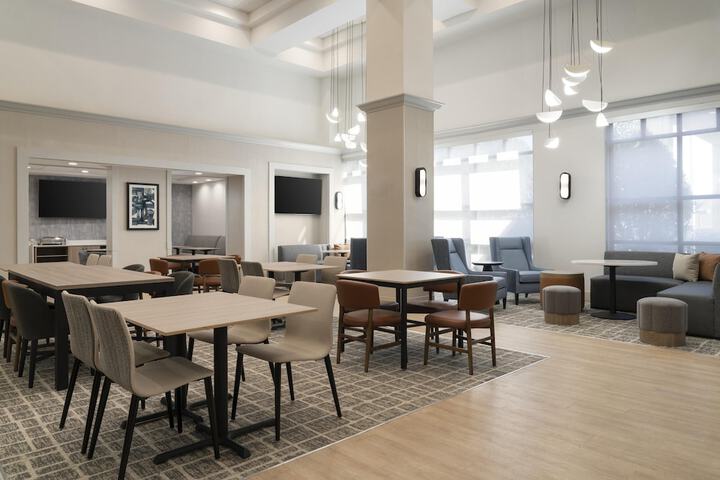 Hyatt Select Richmond / Chester