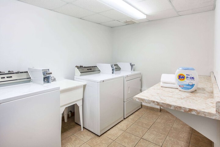 Super 8 by Wyndham Truro NS