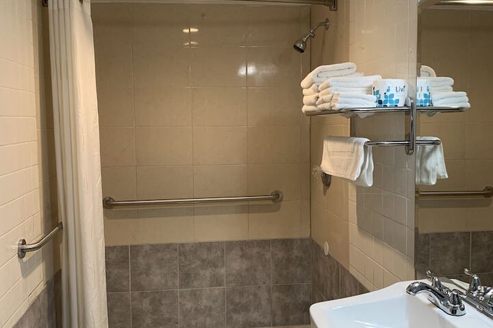 Room 21 of 37