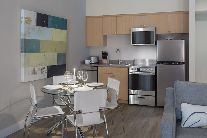 Art House Hotel and Suites