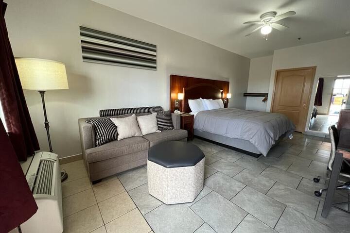 Room 25 of 38