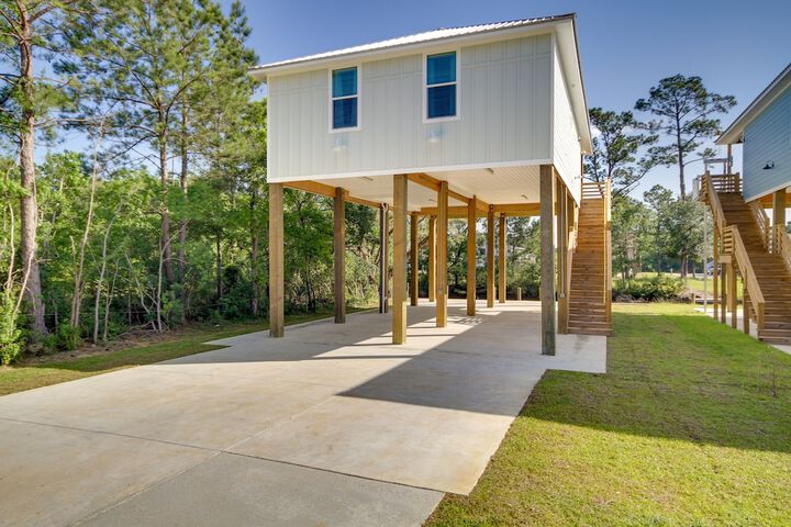 Lovely Bay St. Louis Retreat w / Dock & Canal Access