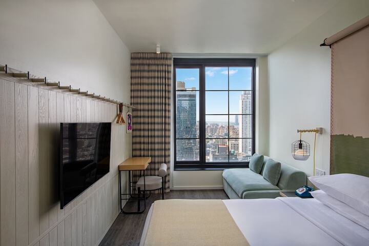 Room 27 of 68