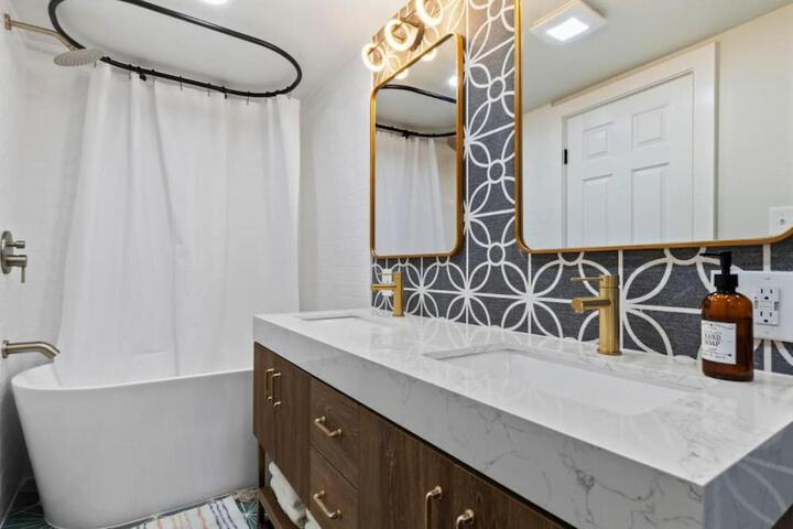 Modern Sugarhouse Condo Near Ski & Downtown